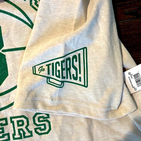 Two Stranger Things XL T-Shirts NWT - Picture 13 of 14